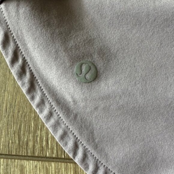 Lululemon Speed Up Mid-Rise 4" Shorts Lilac Sz 6 - Picture 4 of 6